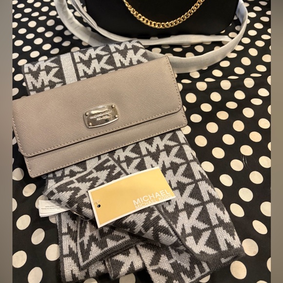 MICHAEL KORS Black NWOT Crossbody Purse/Staffiano Leather/Zipper Closure/Bundle - Picture 11 of 12